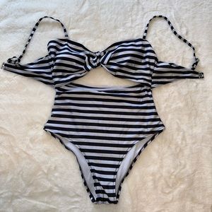 Women’s Medium Bathing Suit